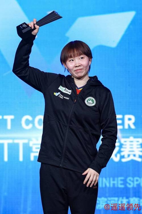 朱雨玲多哈夺冠前带伤训练 主管教练陈振江：她的精神感动了我｜封面视频